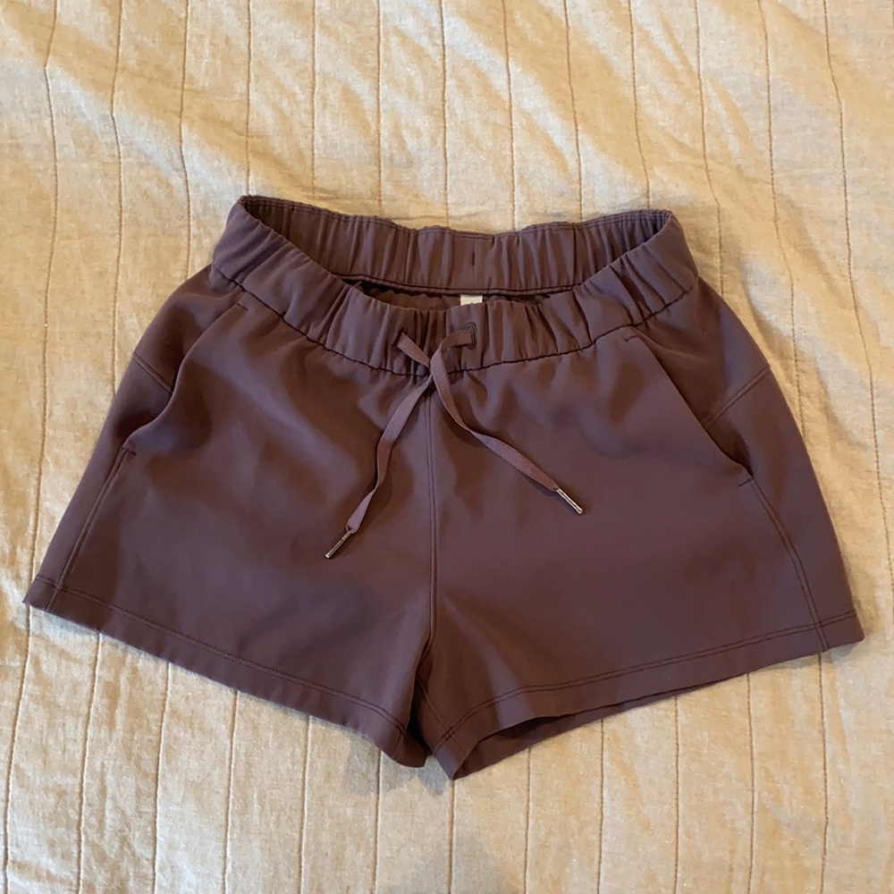 Lululemon On the Fly shorts in mauve size 6